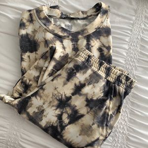 2 piece  size large lounge set
